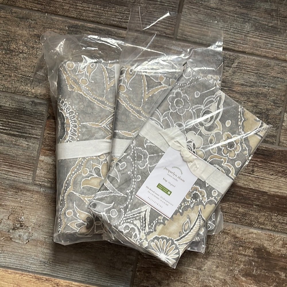 Pottery Barn Jacquelyn Duvet Cover and  2 Shams king/cal king